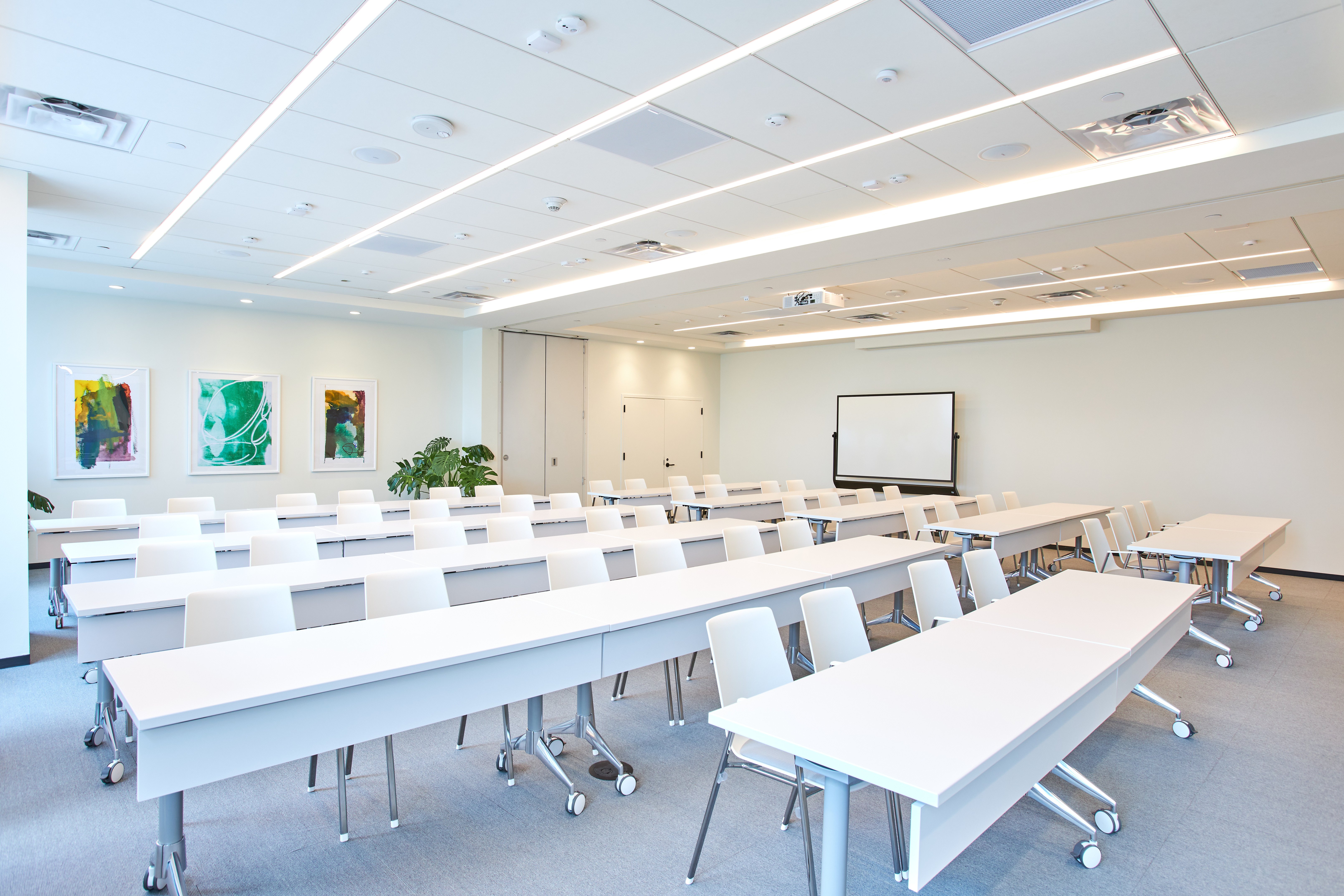 6 Must-Have Types of Corporate Office Amenities for 2022